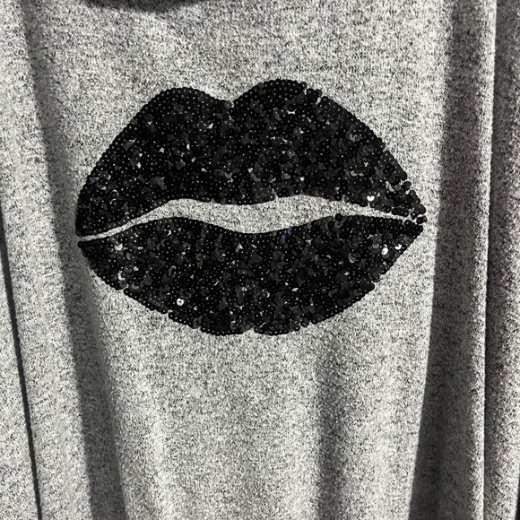 Lips Relaxed Fit Super Soft Plush Sequin Pullover Tunic Sweatshirt - Picture 7 of 8